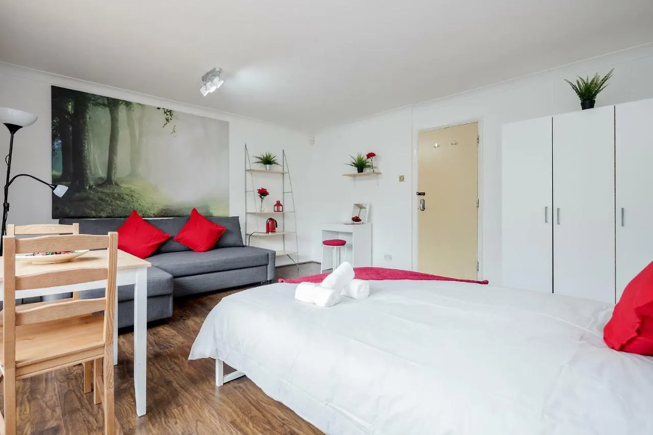 Donatello Rooms Tower Bridge ロンドン
