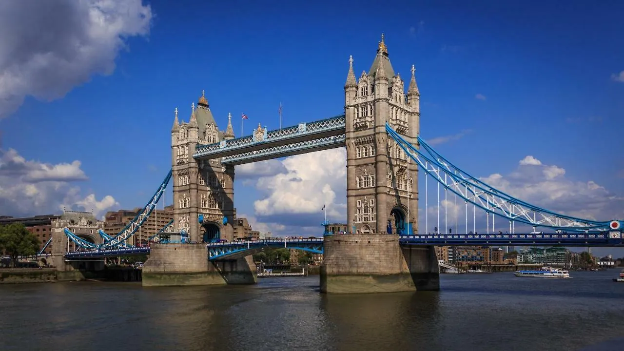 *** ゲストハウス Donatello Rooms Tower Bridge ロンドン イギリス